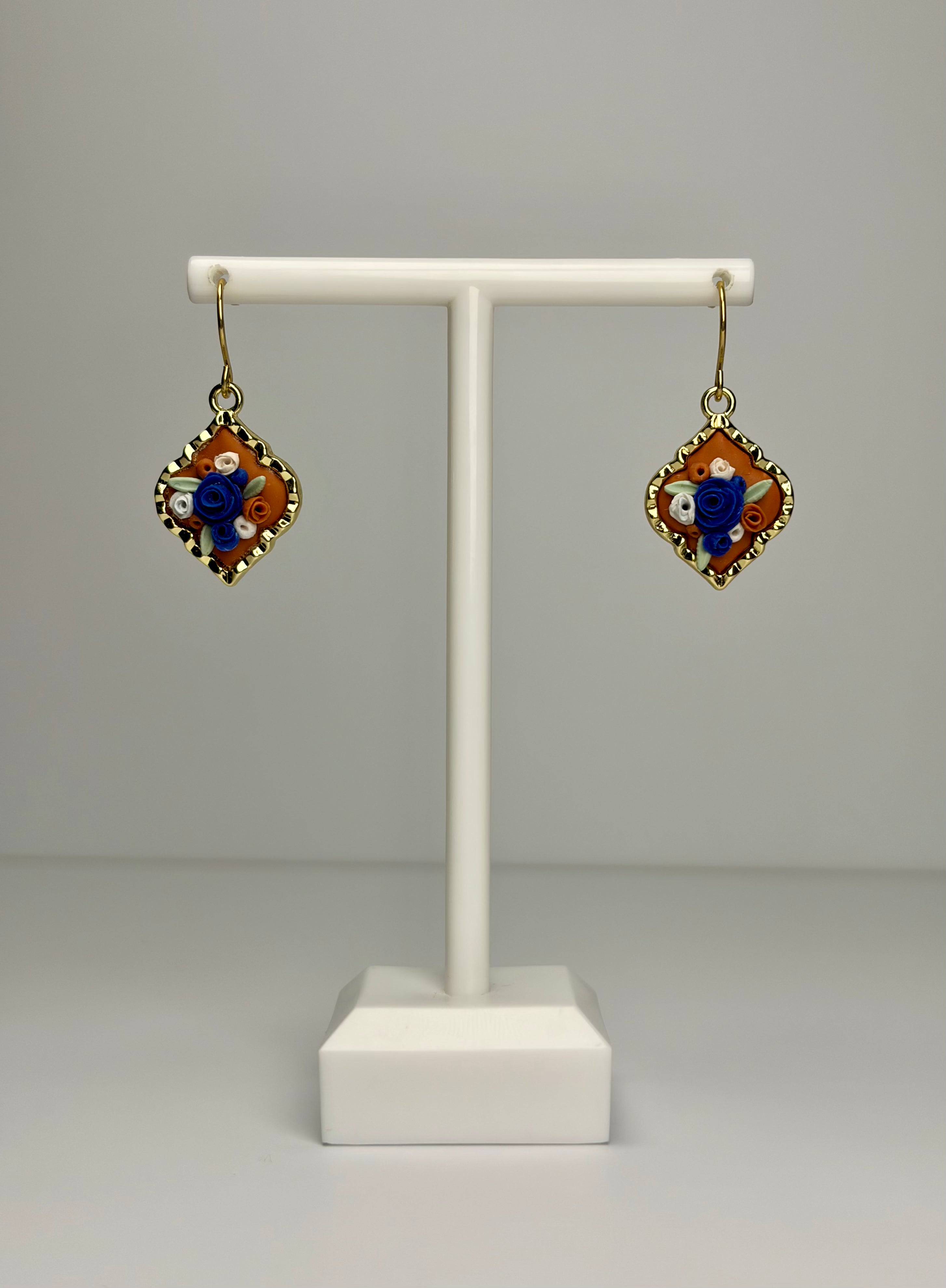 Chloe Dangles