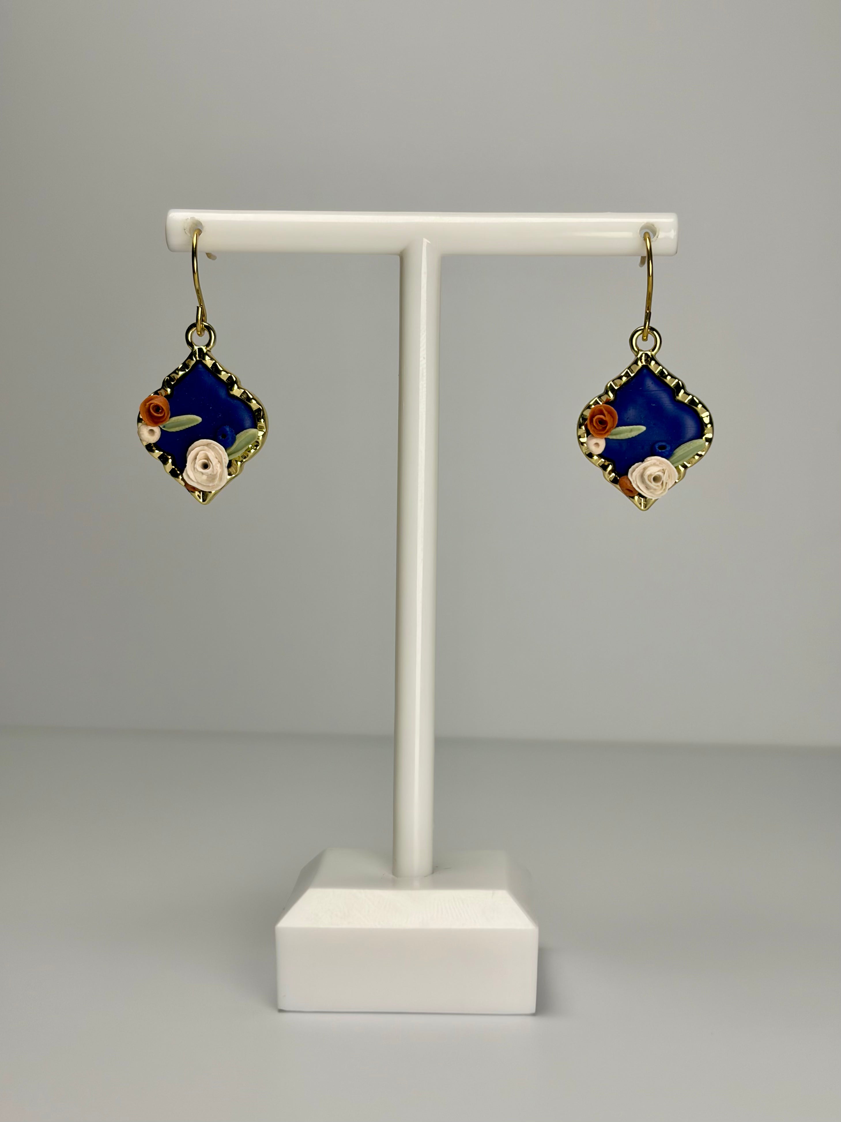 Chloe Dangles
