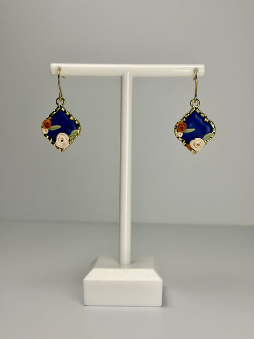 Chloe Dangles